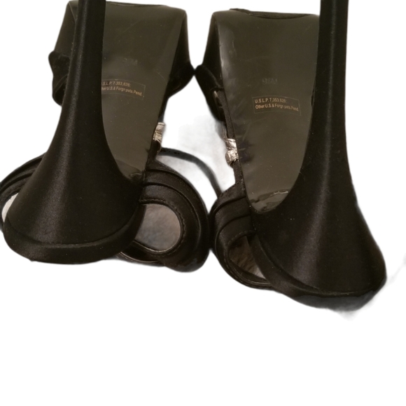 SOLD! GUESS Peep Toe Silver Blk stilletto 9 1/2 - Picture 5 of 7